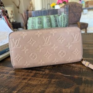 Louis Vuitton Tourterelle Embossed Zippy Wallet